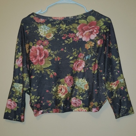 dELiA*S Rose Print Cropped Top - Picture 3 of 6